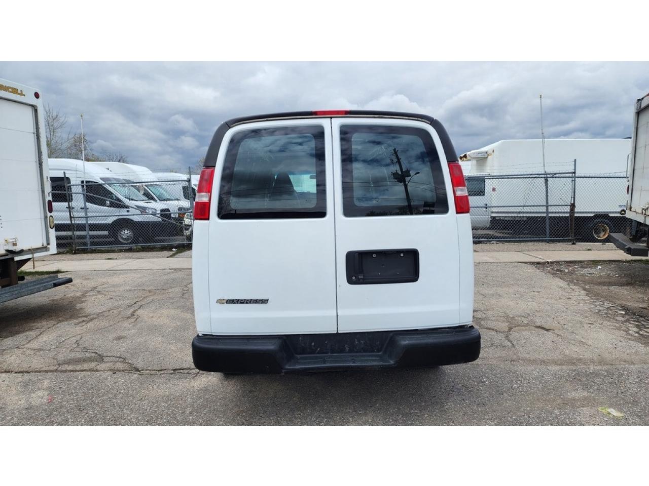 2020 GMC SAVANA VAN G2500 155WB Extended Cargo - 4.3L V6 Gasoline Photo