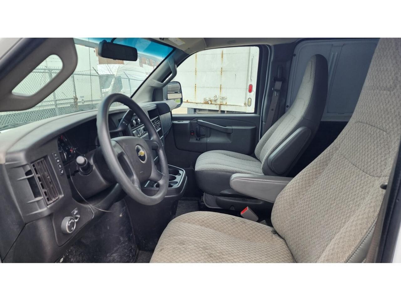 2020 GMC SAVANA VAN G2500 155WB Extended Cargo - 4.3L V6 Gasoline Photo