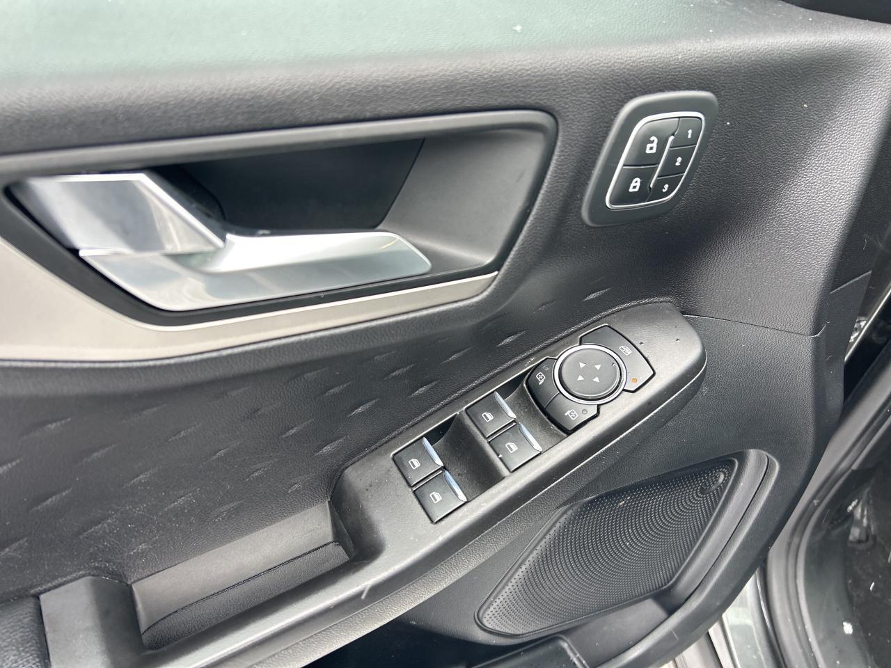 2020 Ford Escape SEL  AWD  ** NAV. &  POWER  LIFTGATE ** Photo