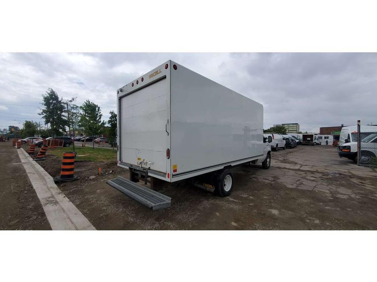 2022 Ford E-Series 16Ft Box - V8 Gas - Bluetooth & Ramp - 16CB-C19385 - -None Photo