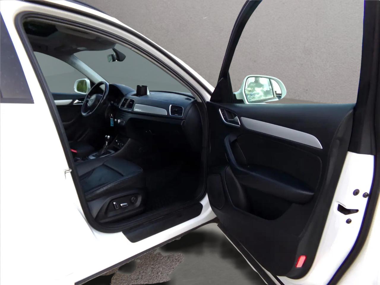 2017 Audi Q3 Komfort AWD Panoramic Sunroof Photo