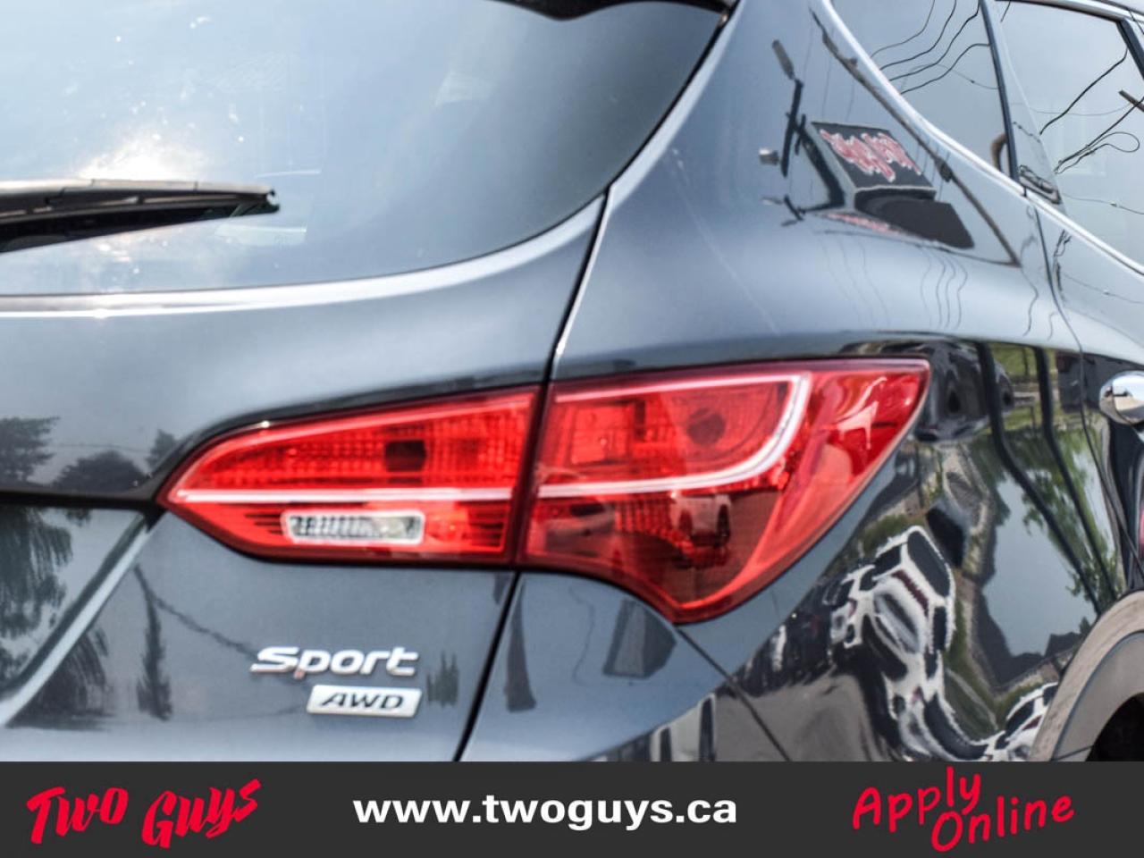 2015 Hyundai Santa Fe Sport 2.4 Premium   AWD   Htd Cloth Photo