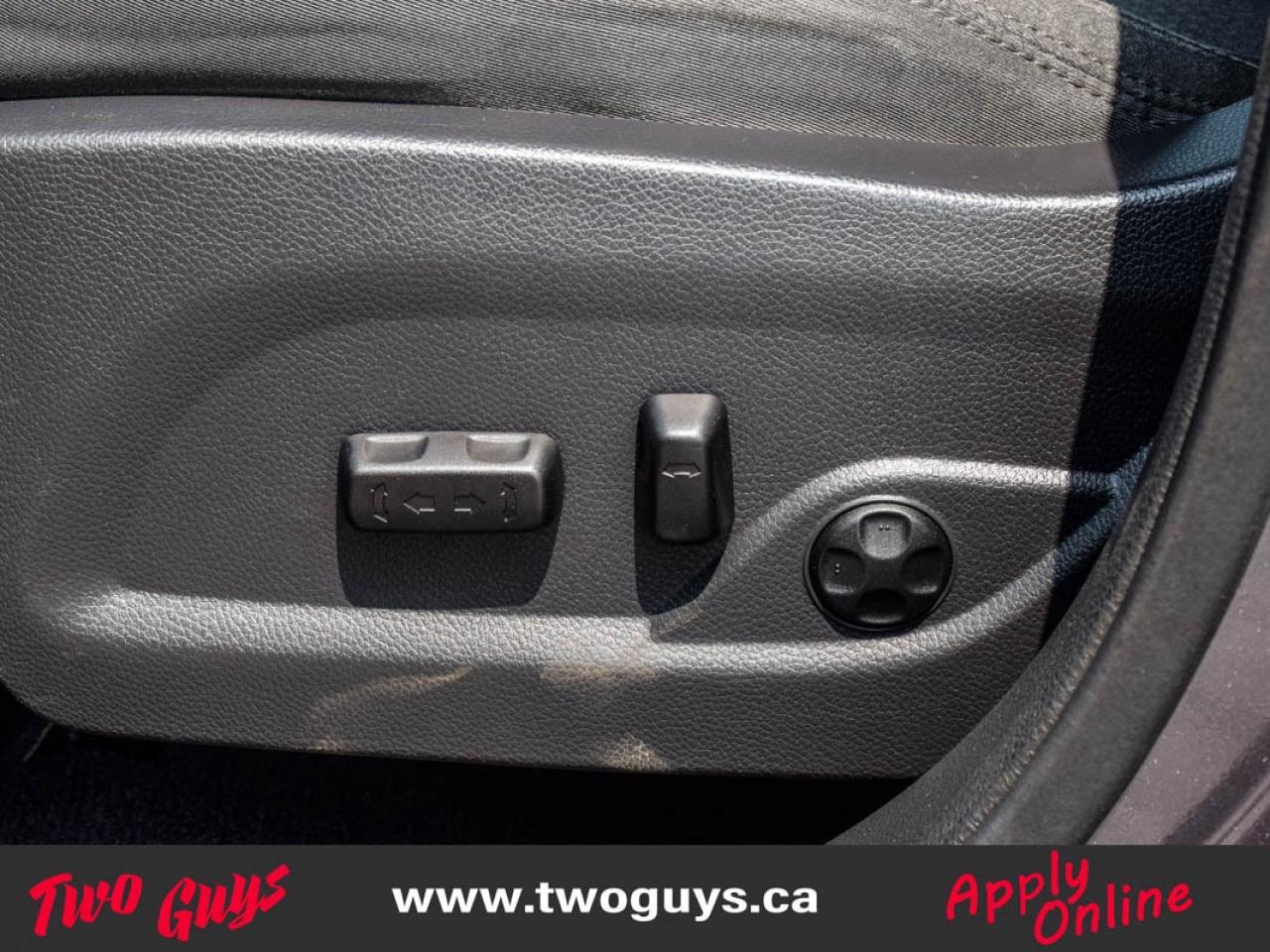 2015 Hyundai Santa Fe Sport 2.4 Premium   AWD   Htd Cloth Photo