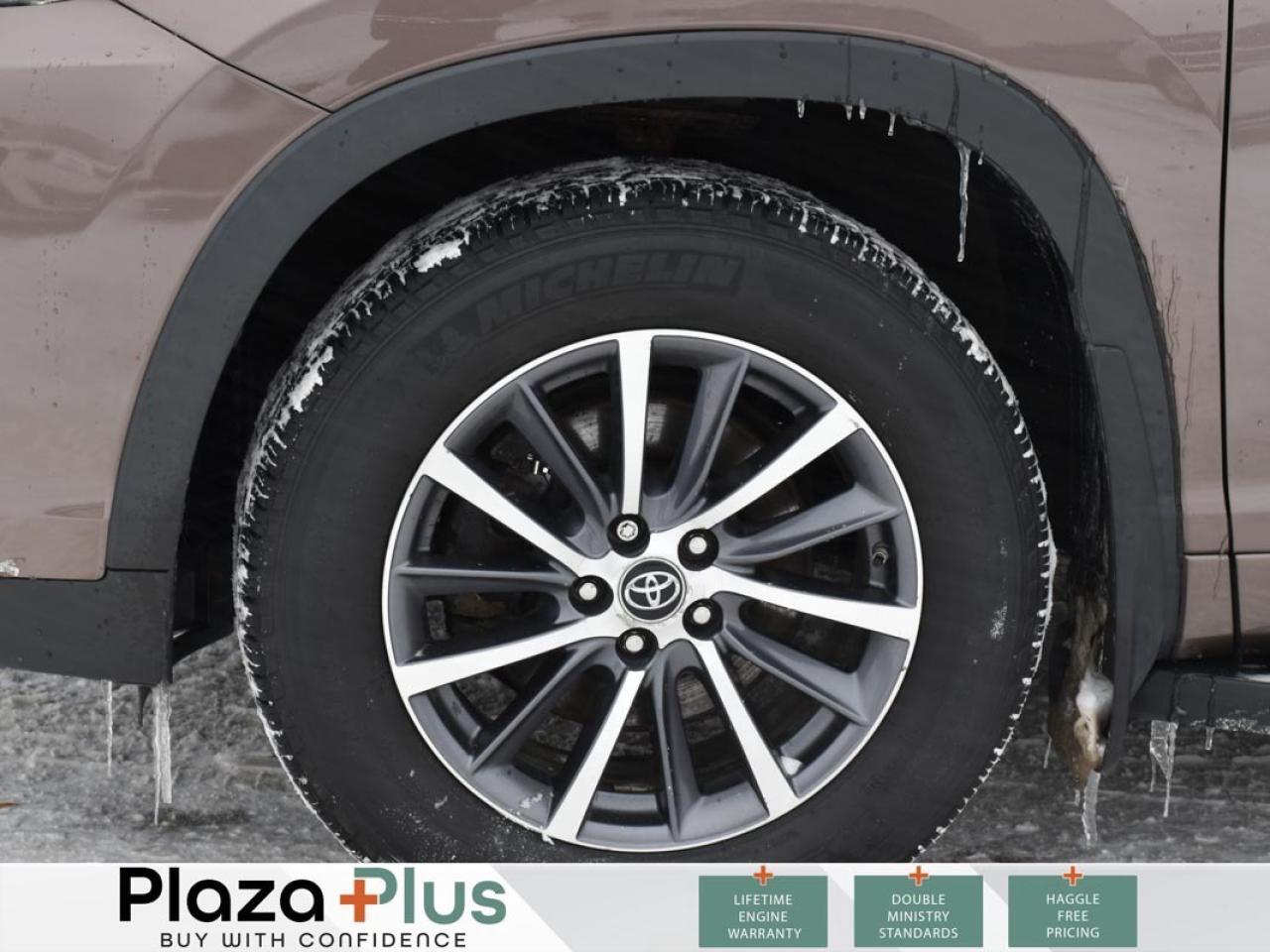 2017 Toyota Highlander XLE 7 PASSENGER   TWO SET OF TIRES   REMOTE START Photo