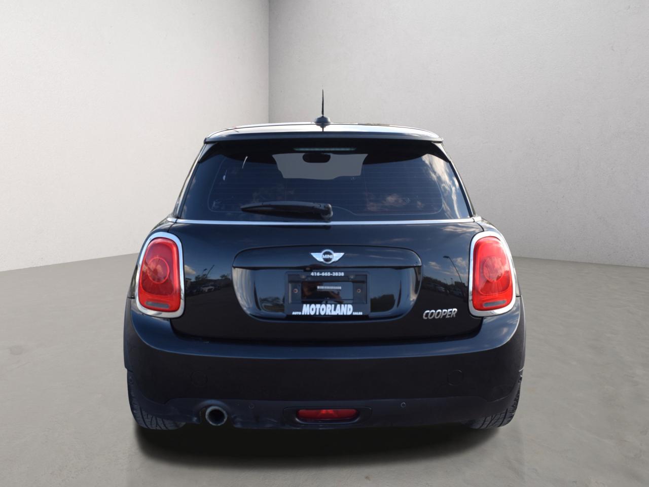 2018 MINI 3-Door Cooper Leather Panoramic Sunroof Navigation Photo4