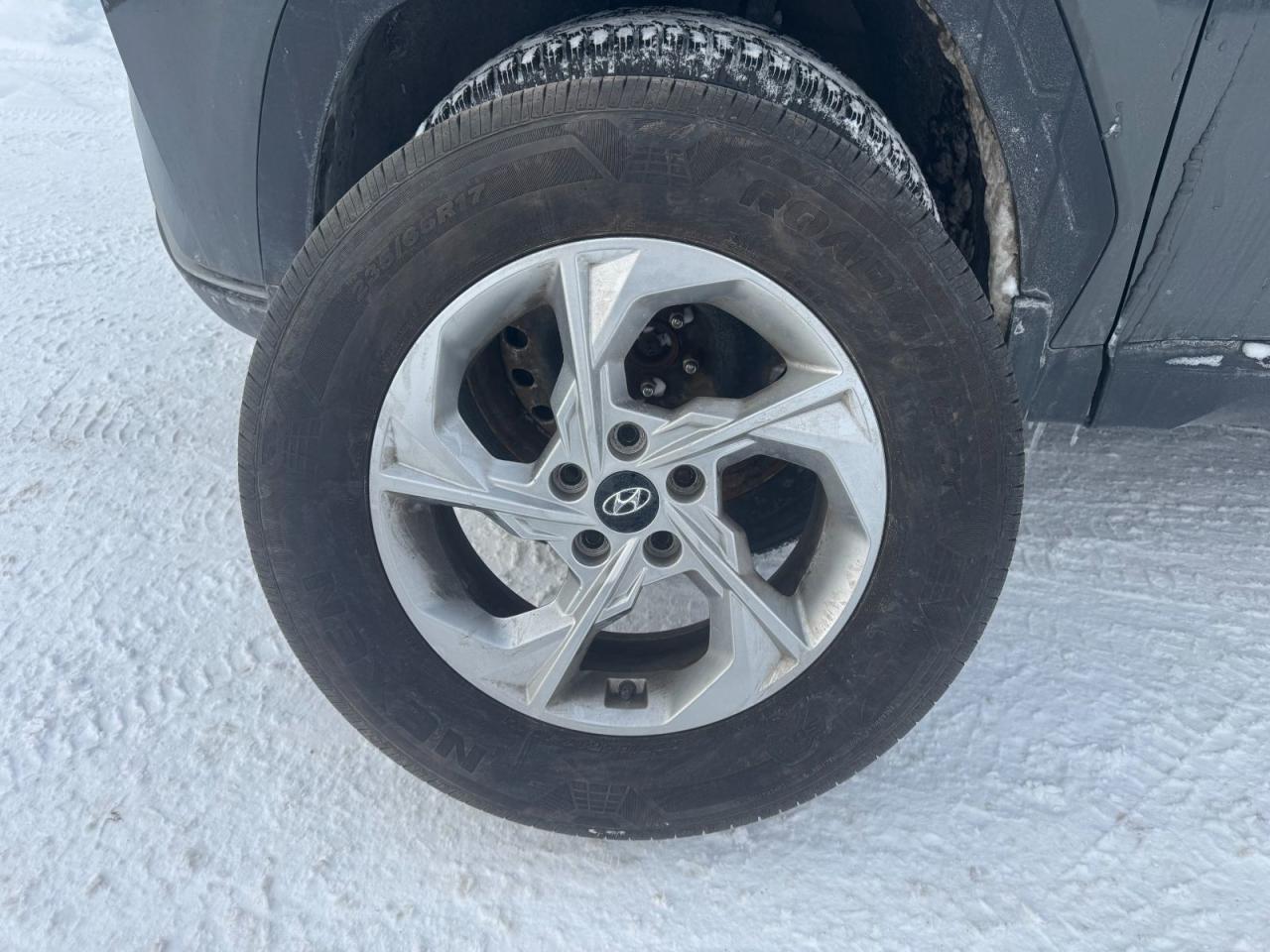 2023 Hyundai Tucson PREFERRED   REMOTE START   2 SETS OF TIRES ON RIMS Photo
