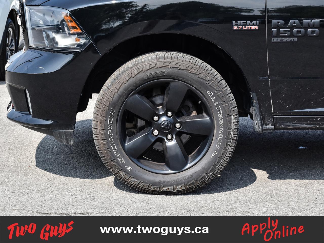 2022 RAM 1500 Express   Crew 5.7L 4WD   Night Edition   6 Pass Photo4