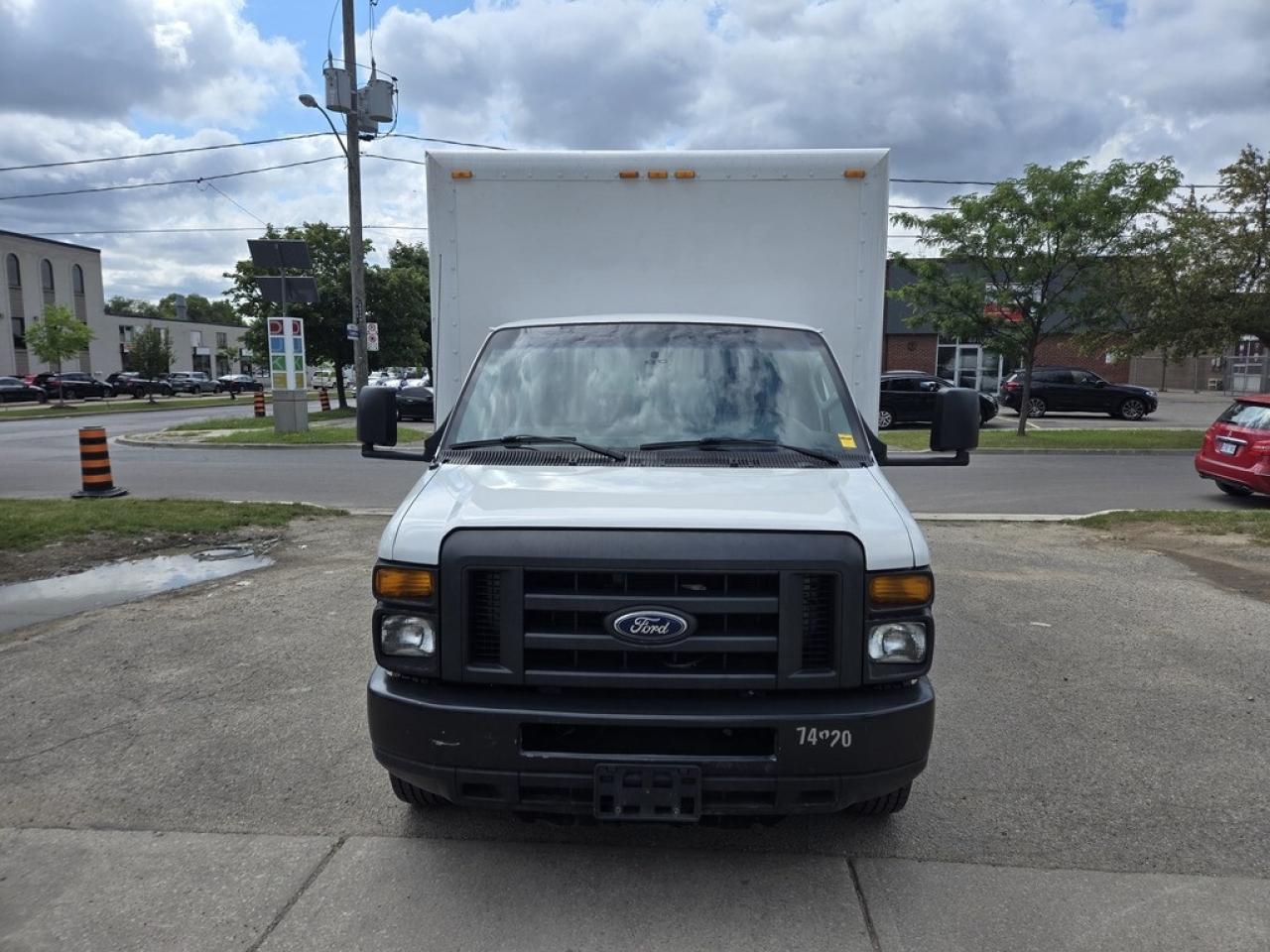 2016 Ford E-450 18Ft Box - Ramp - V8 Gasoline - CERTIFIED Photo