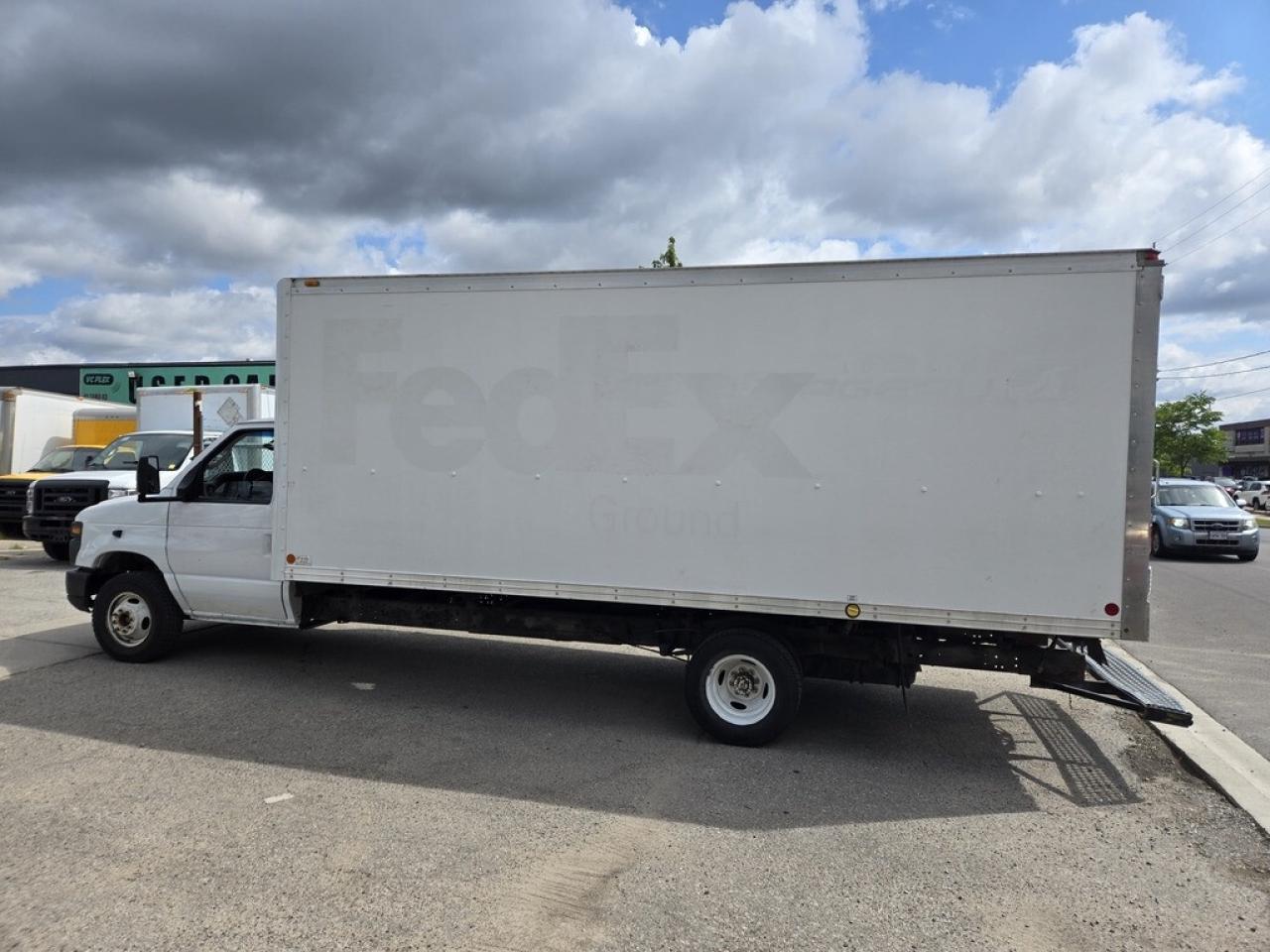 2016 Ford E-450 18Ft Box - Ramp - V8 Gasoline - CERTIFIED Photo