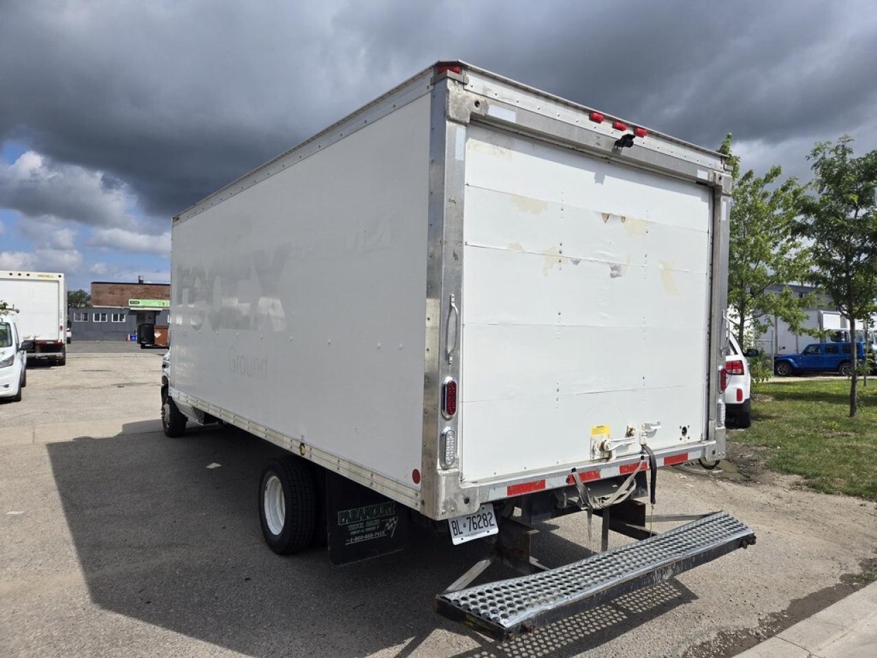 2016 Ford E-450 18Ft Box - Ramp - V8 Gasoline - CERTIFIED Photo