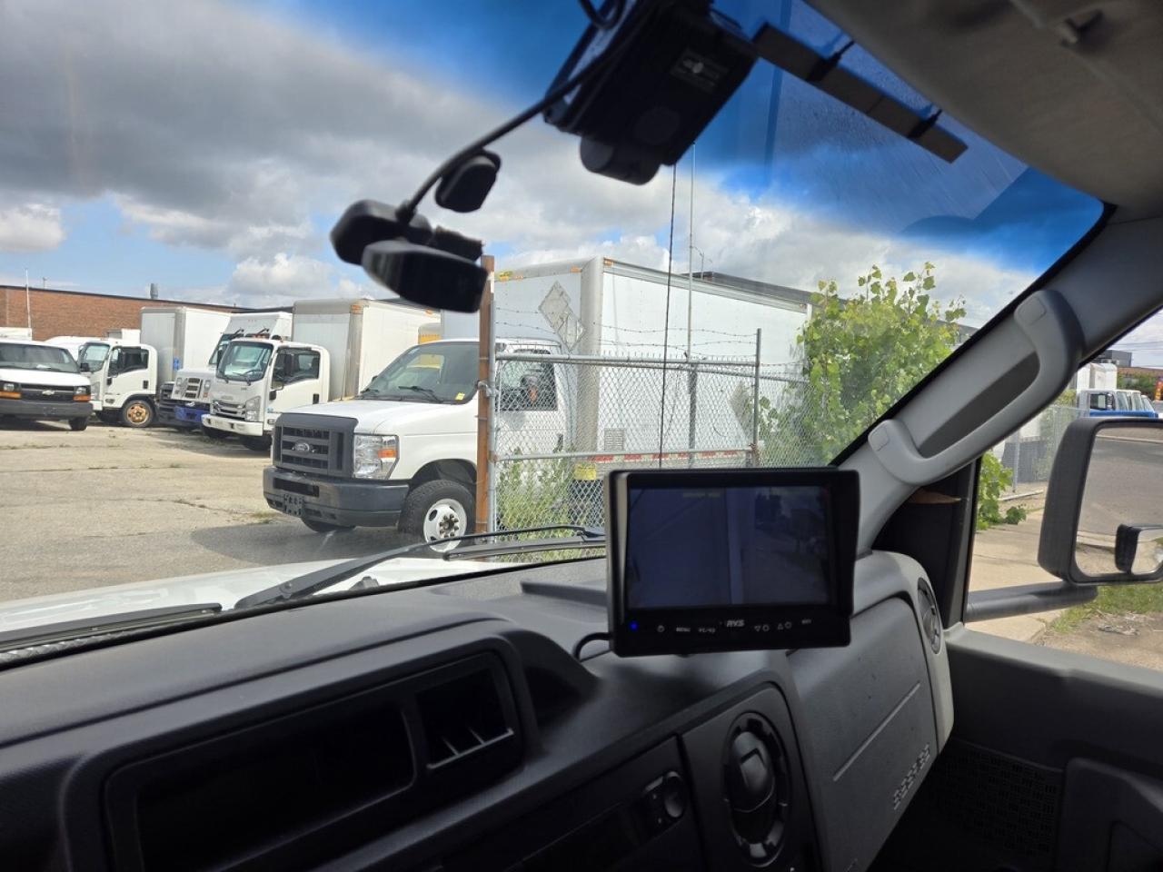 2016 Ford E-450 18Ft Box - Ramp - V8 Gasoline - CERTIFIED Photo