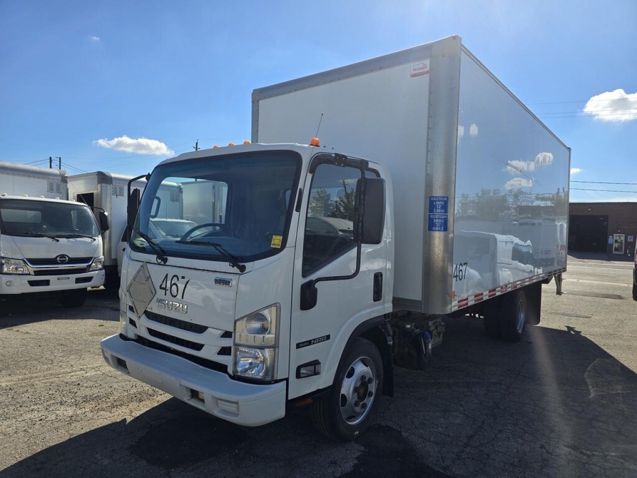 2019 Isuzu NRR NRR 20Ft - Lift Gate - Diesel - 98Wide Box Photo2