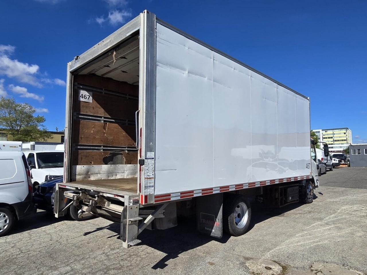 2019 Isuzu NRR NRR 20Ft - Lift Gate - Diesel - 98Wide Box Photo