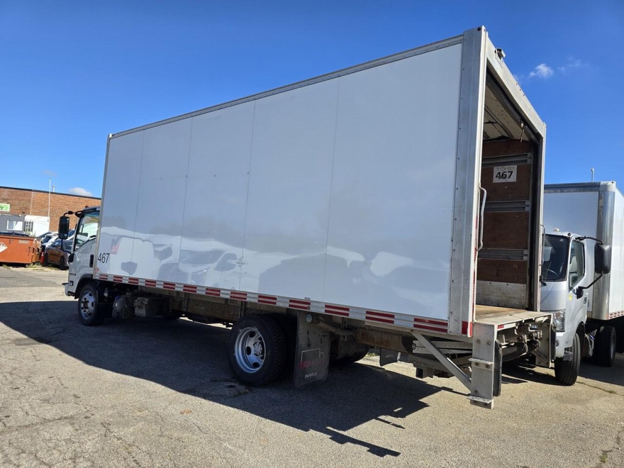 2019 Isuzu NRR NRR 20Ft - Lift Gate - Diesel - 98Wide Box Photo