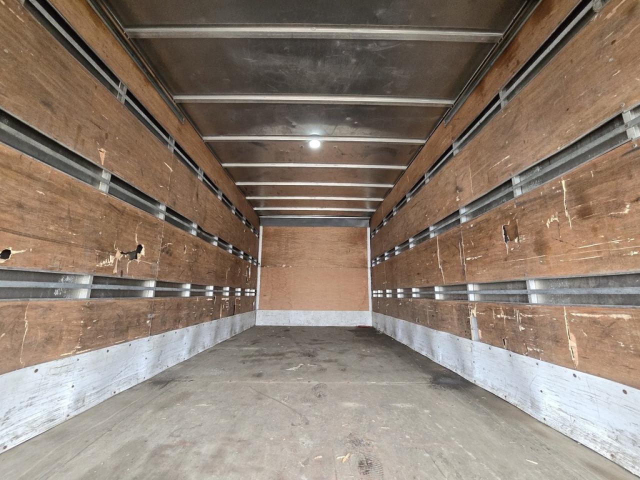 2019 Isuzu NRR NRR 20Ft - Lift Gate - Diesel - 98Wide Box Photo