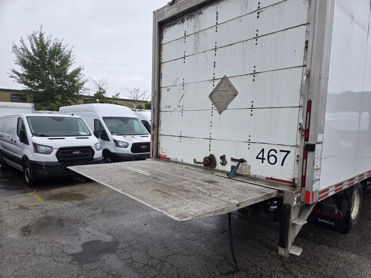 2019 Isuzu NRR NRR 20Ft - Lift Gate - Diesel - 98Wide Box Photo