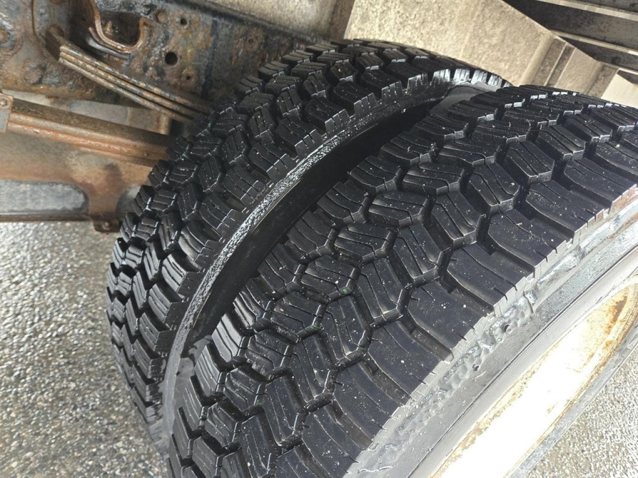 2019 Isuzu NRR NRR 20Ft - Lift Gate - Diesel - 98Wide Box Photo