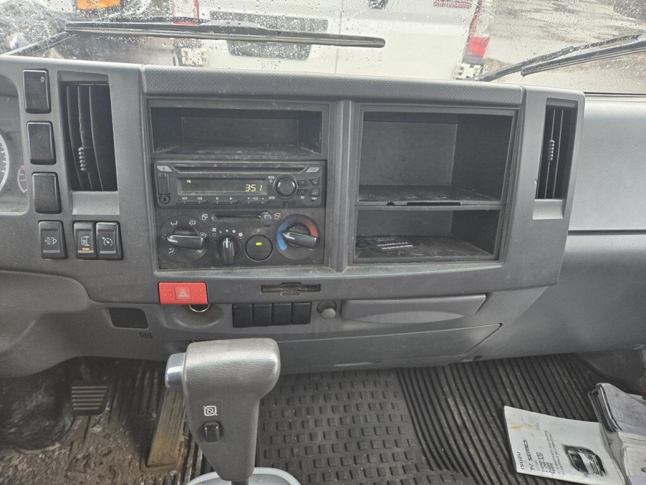 2019 Isuzu NRR NRR 20Ft - Lift Gate - Diesel - 98Wide Box Photo