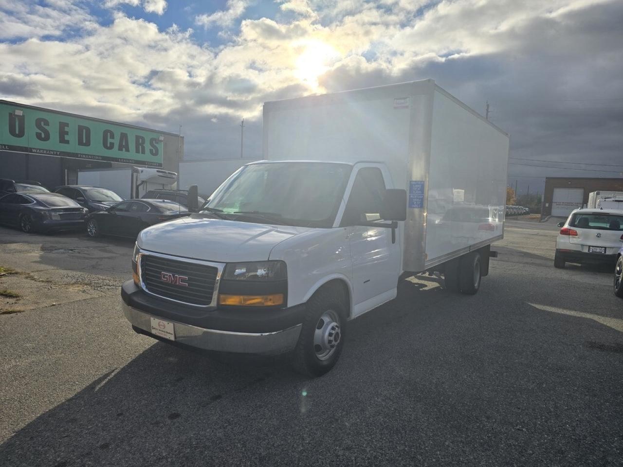 2019 GMC Savana 16Ft Box - V8 Gasoline - Rear Barn Door Photo4