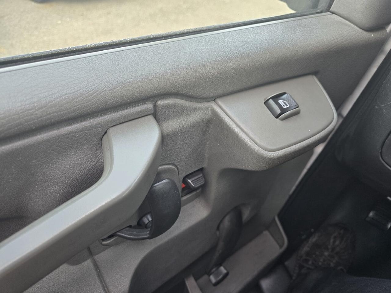 2019 GMC Savana 16Ft Box - V8 Gasoline - Rear Barn Door Photo