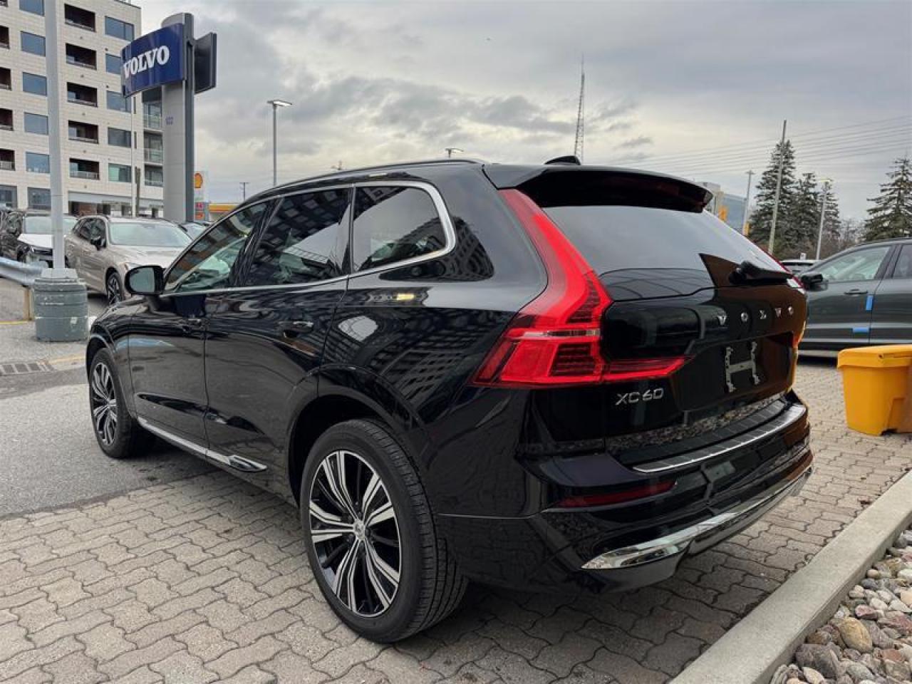 2023 Volvo XC60 B6 AWD Ultimate - Bright Photo