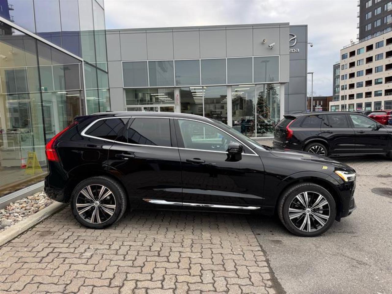 2023 Volvo XC60 B6 AWD Ultimate - Bright Photo