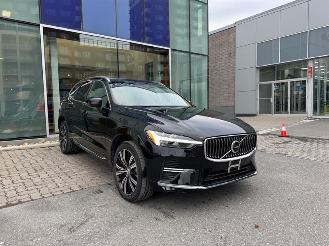 2023 Volvo XC60 B6 AWD Ultimate - Bright Photo0