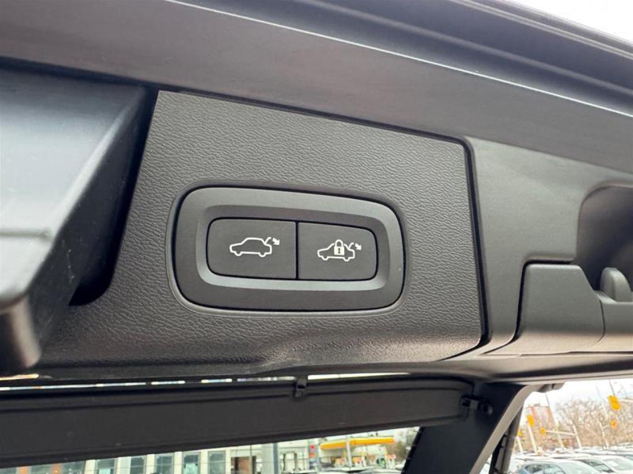 2023 Volvo XC60 B6 AWD Ultimate - Bright Photo