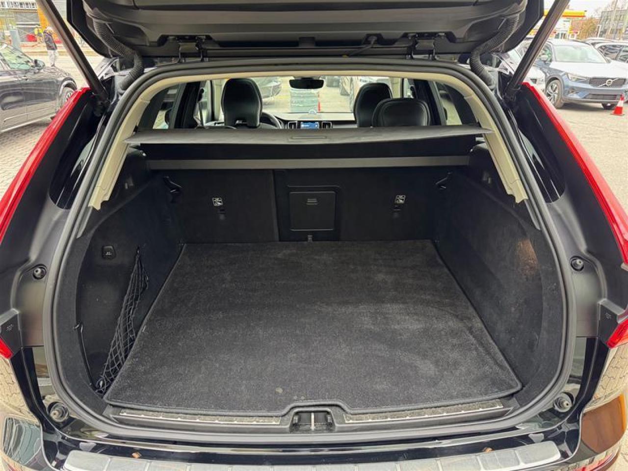 2023 Volvo XC60 B6 AWD Ultimate - Bright Photo