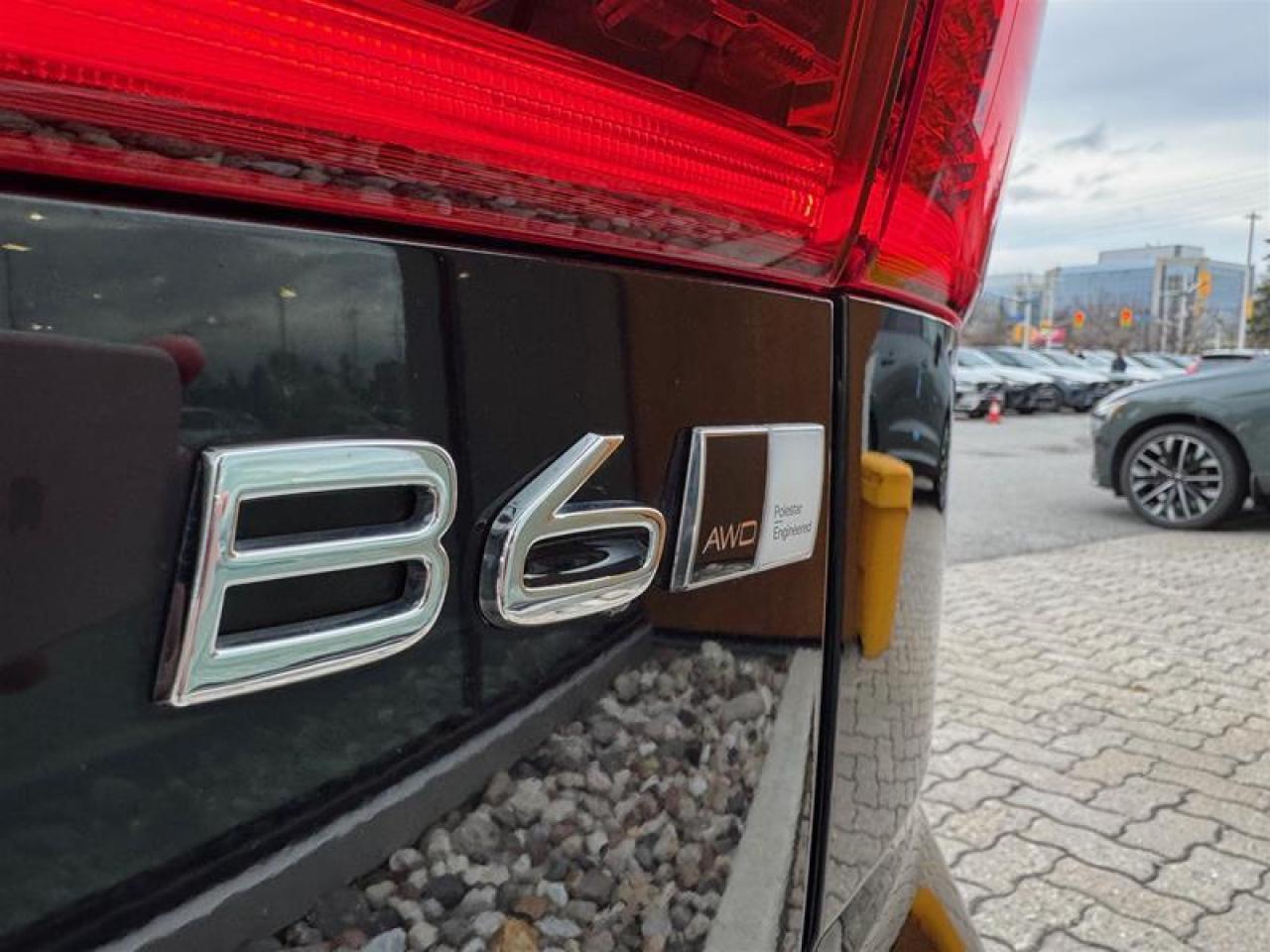 2023 Volvo XC60 B6 AWD Ultimate - Bright Photo