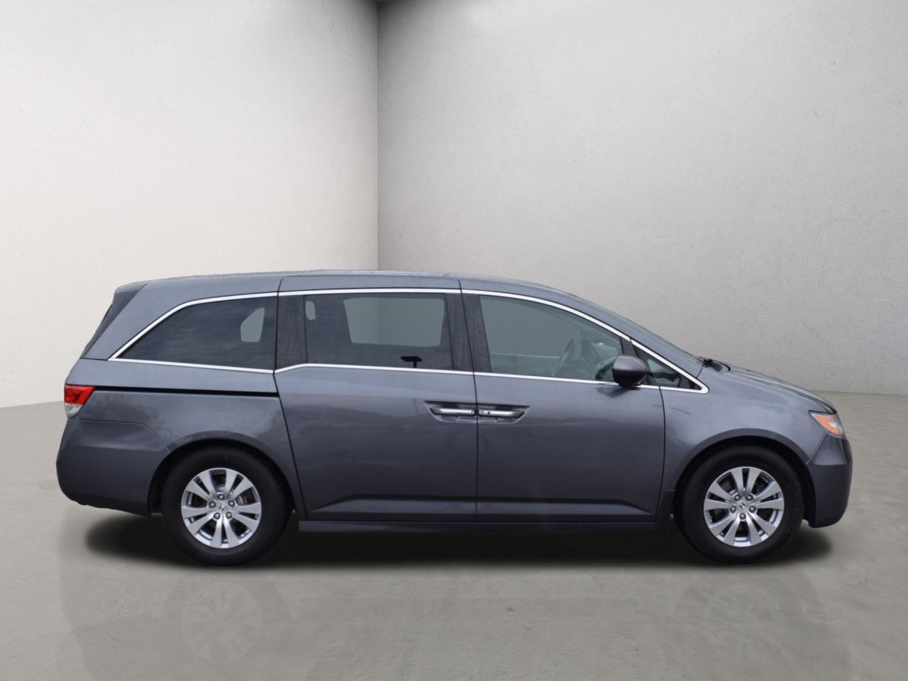 2017 Honda Odyssey EX Photo3