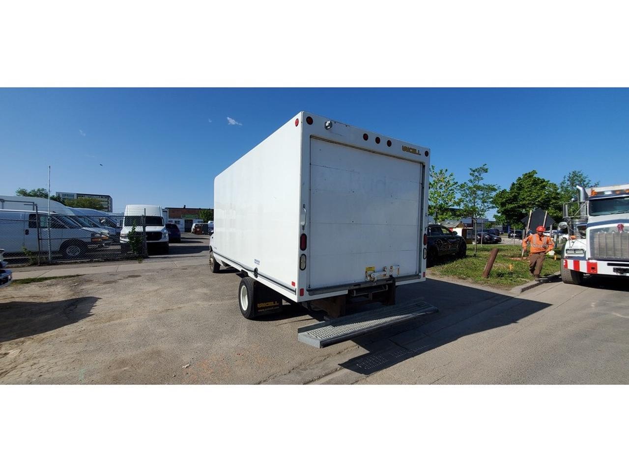 2019 Ford E-450 16Ft Unicell Fiberglass Box - Gas - Ramp Photo