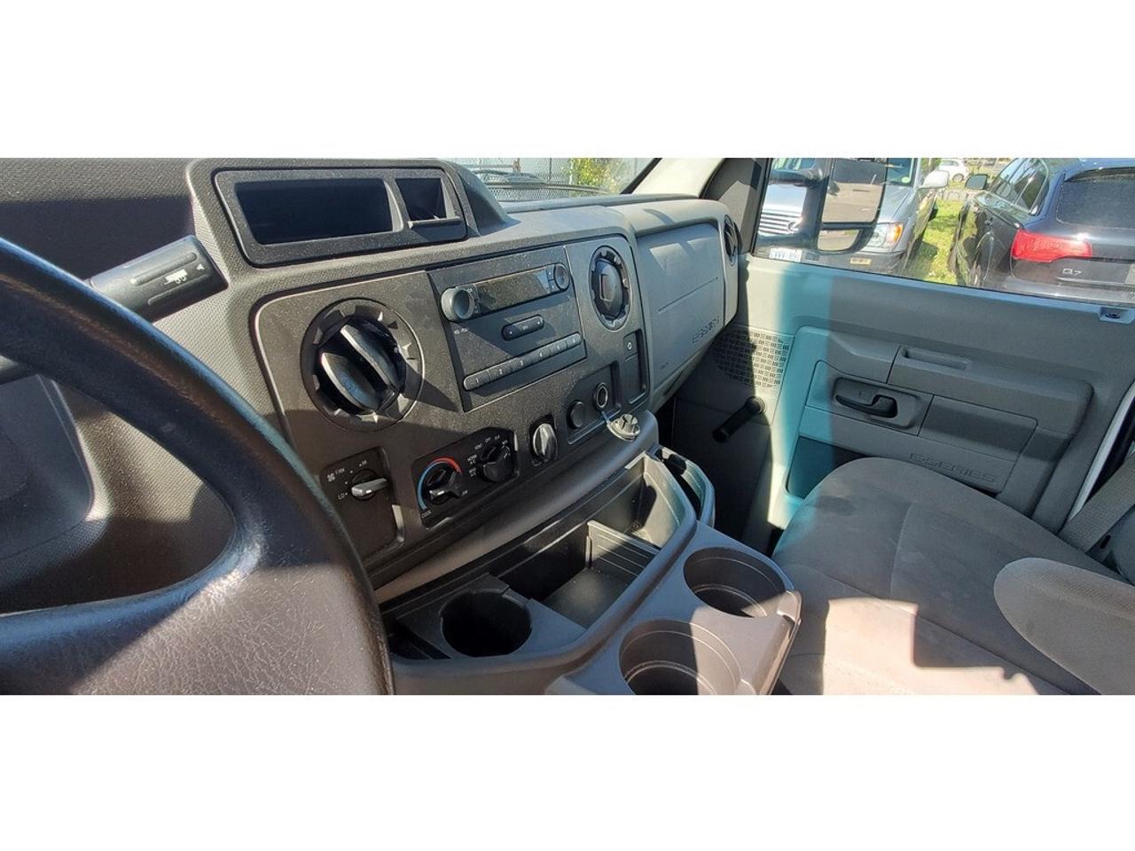 2019 Ford E-450 16Ft Unicell Fiberglass Box - Gas - Ramp Photo