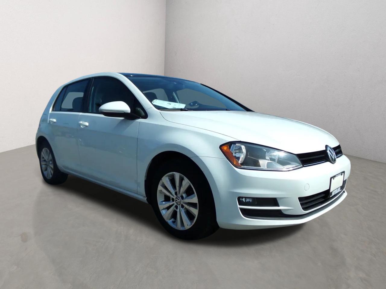 2016 Volkswagen Golf TSI Premium Leather Navi Panoramic Sunroof Photo3