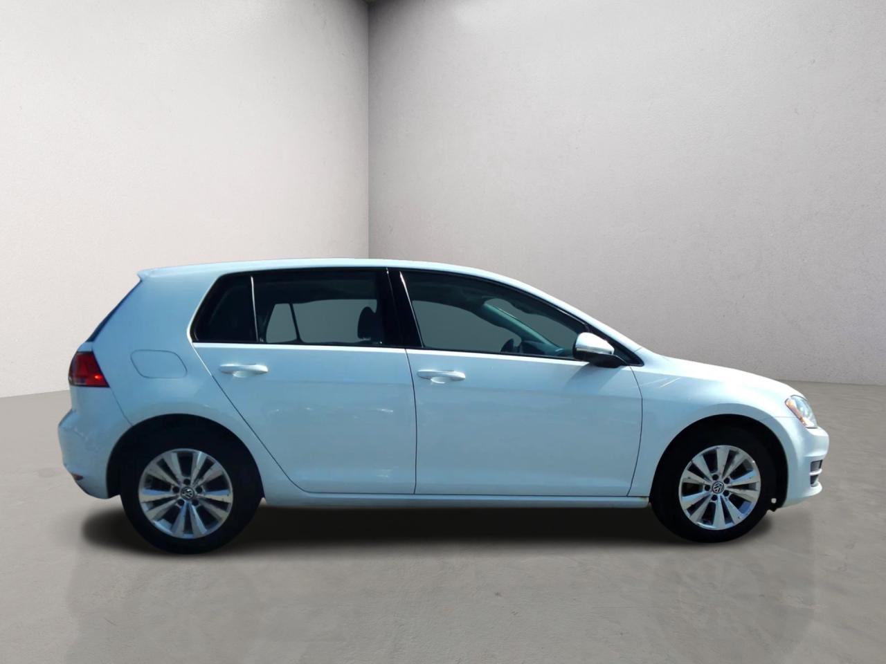 2016 Volkswagen Golf TSI Premium Leather Navi Panoramic Sunroof Photo