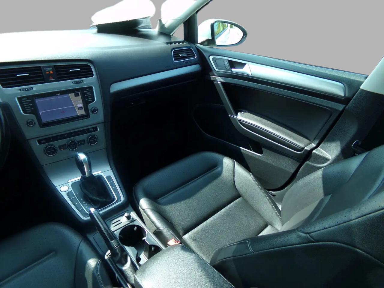 2016 Volkswagen Golf TSI Premium Leather Navi Panoramic Sunroof Photo