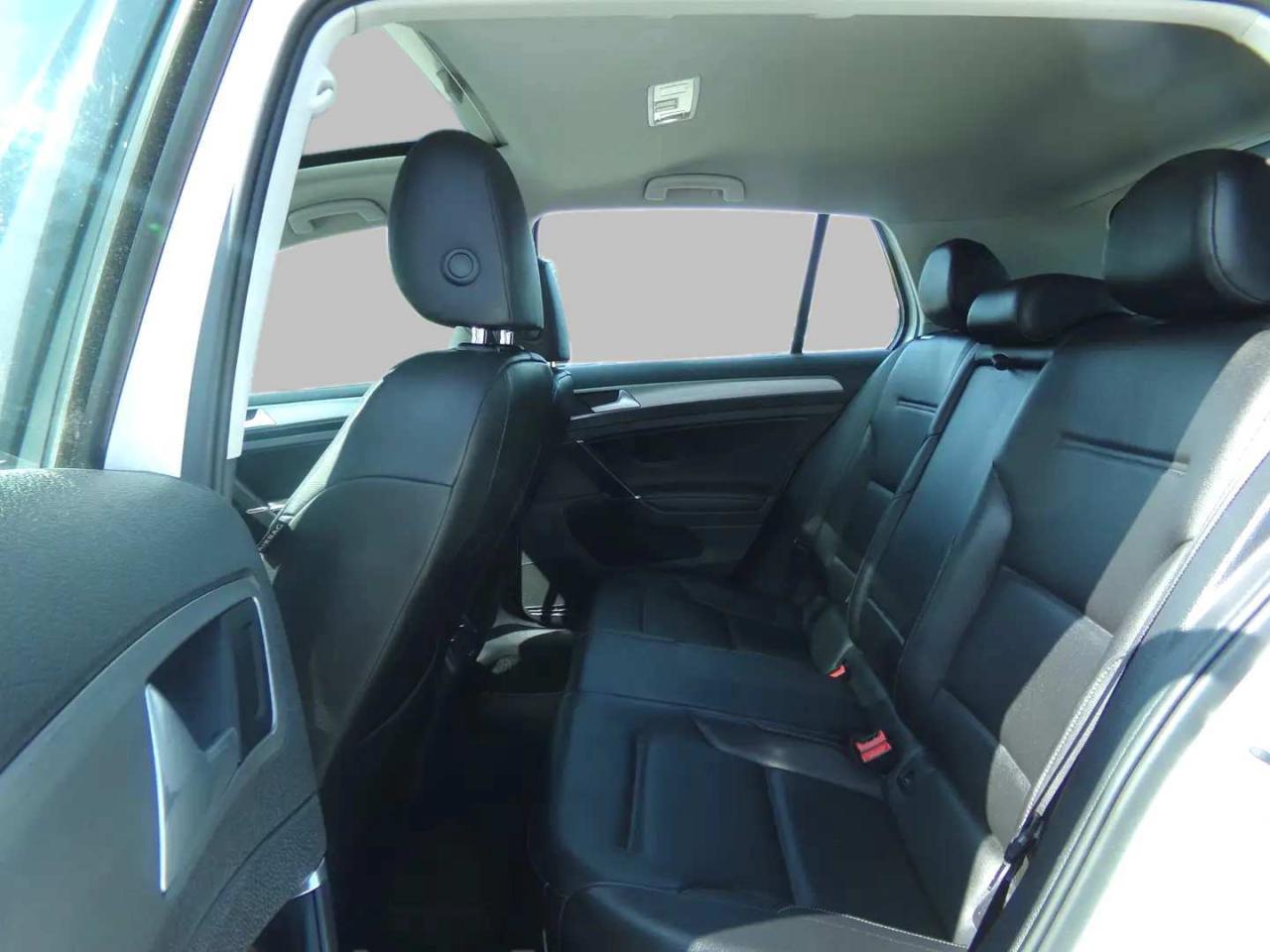 2016 Volkswagen Golf TSI Premium Leather Navi Panoramic Sunroof Photo