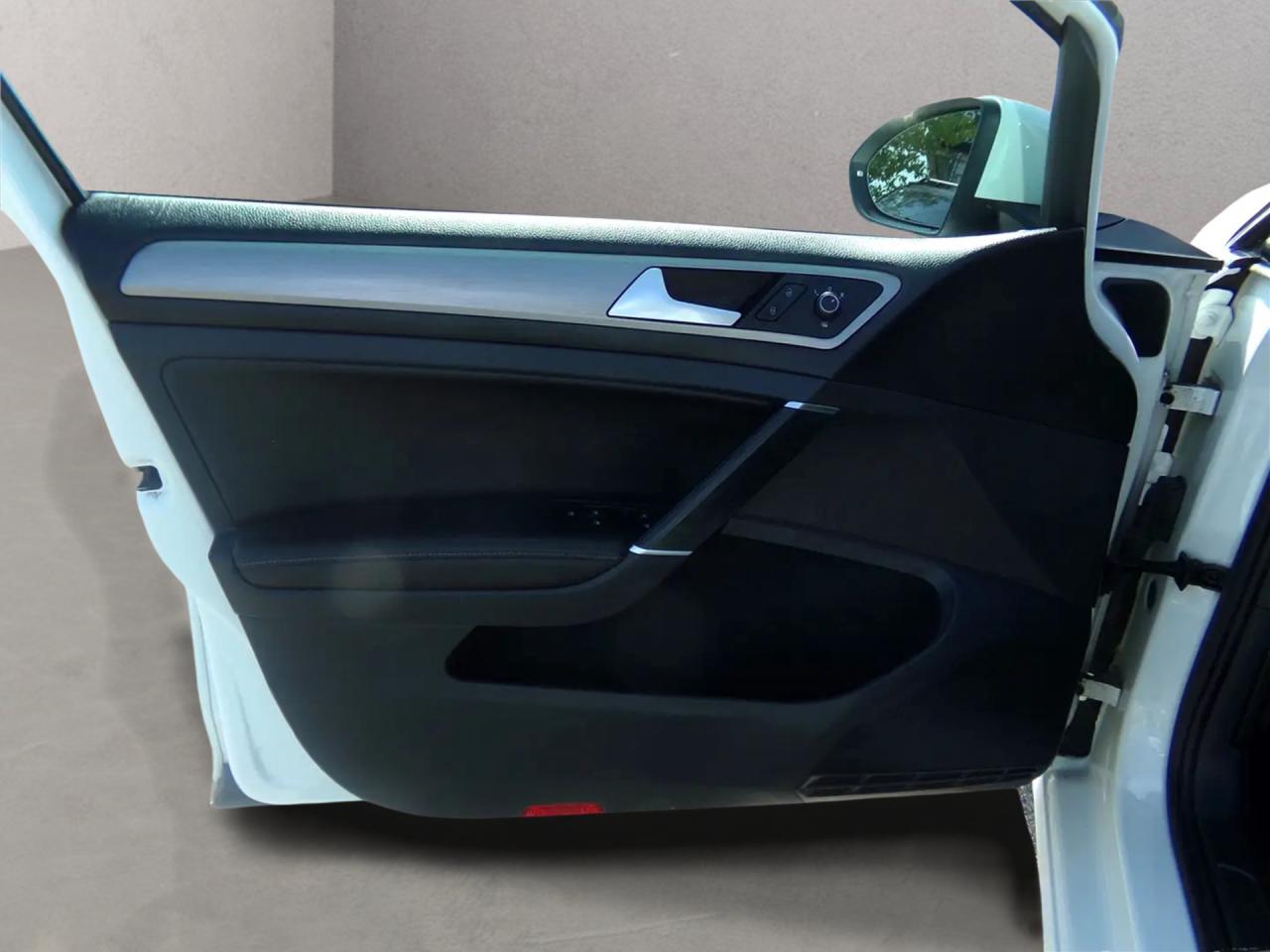 2016 Volkswagen Golf TSI Premium Leather Navi Panoramic Sunroof Photo