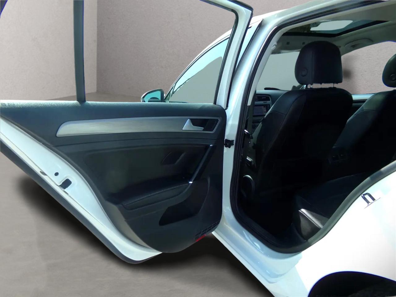 2016 Volkswagen Golf TSI Premium Leather Navi Panoramic Sunroof Photo