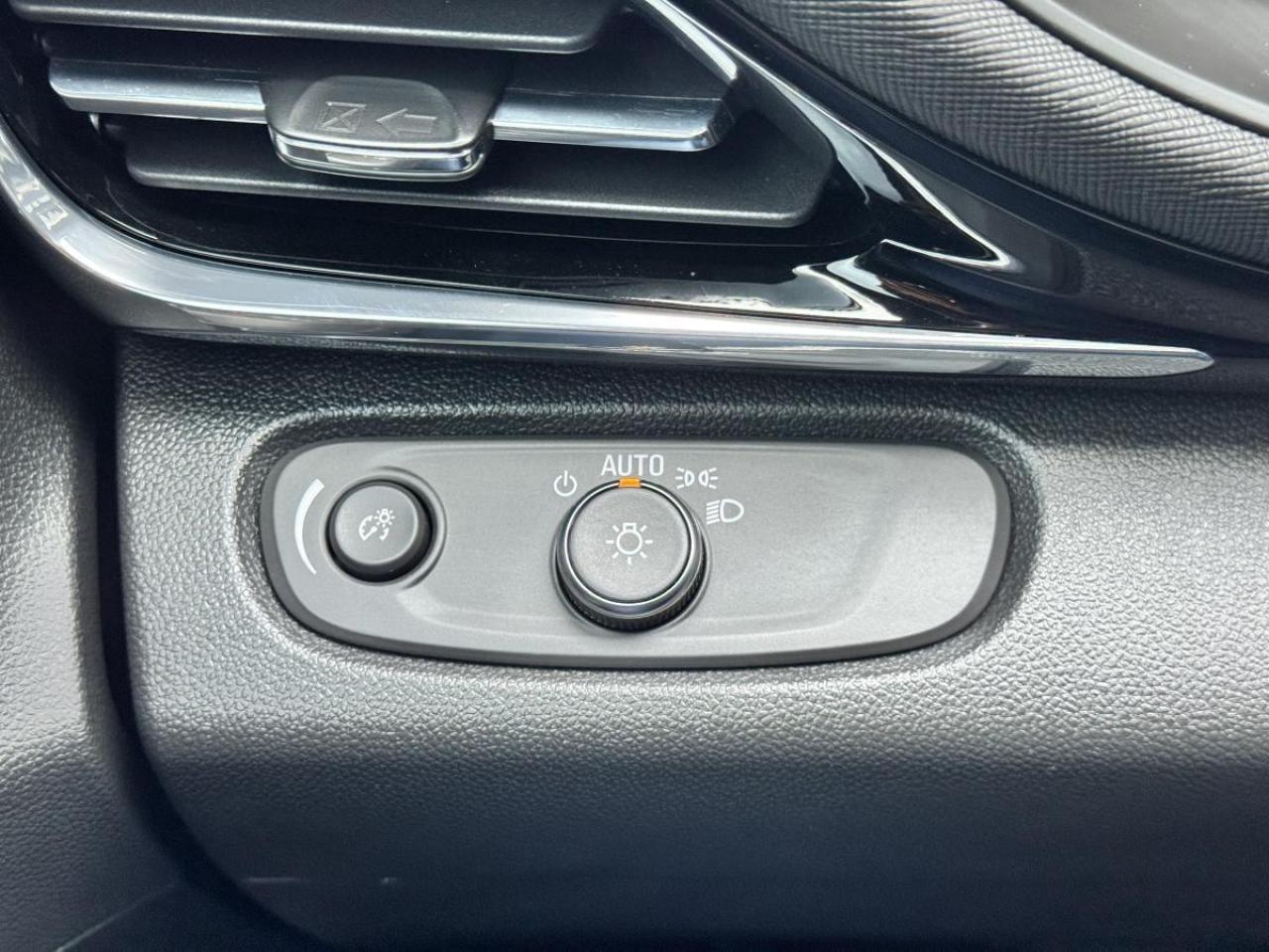 2024 Buick Envista SPORT TOURING/ TWO SETS OF TIRES/ ONLY 4K/MUST SEE Photo