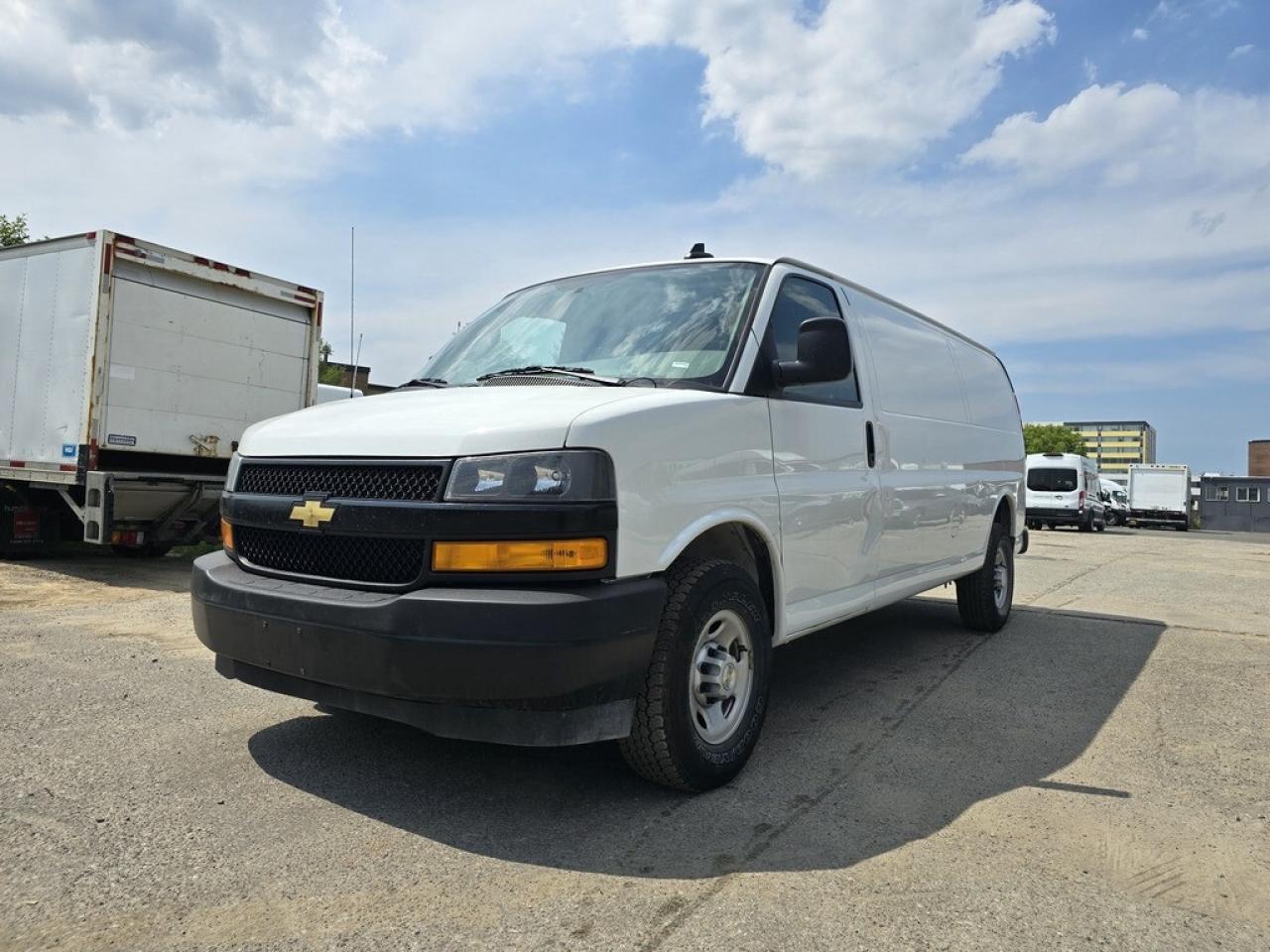2023 Chevrolet Express 155WB EXTENDED - V6 Gas - Cruise/Btooth/REVERSE CA Photo3