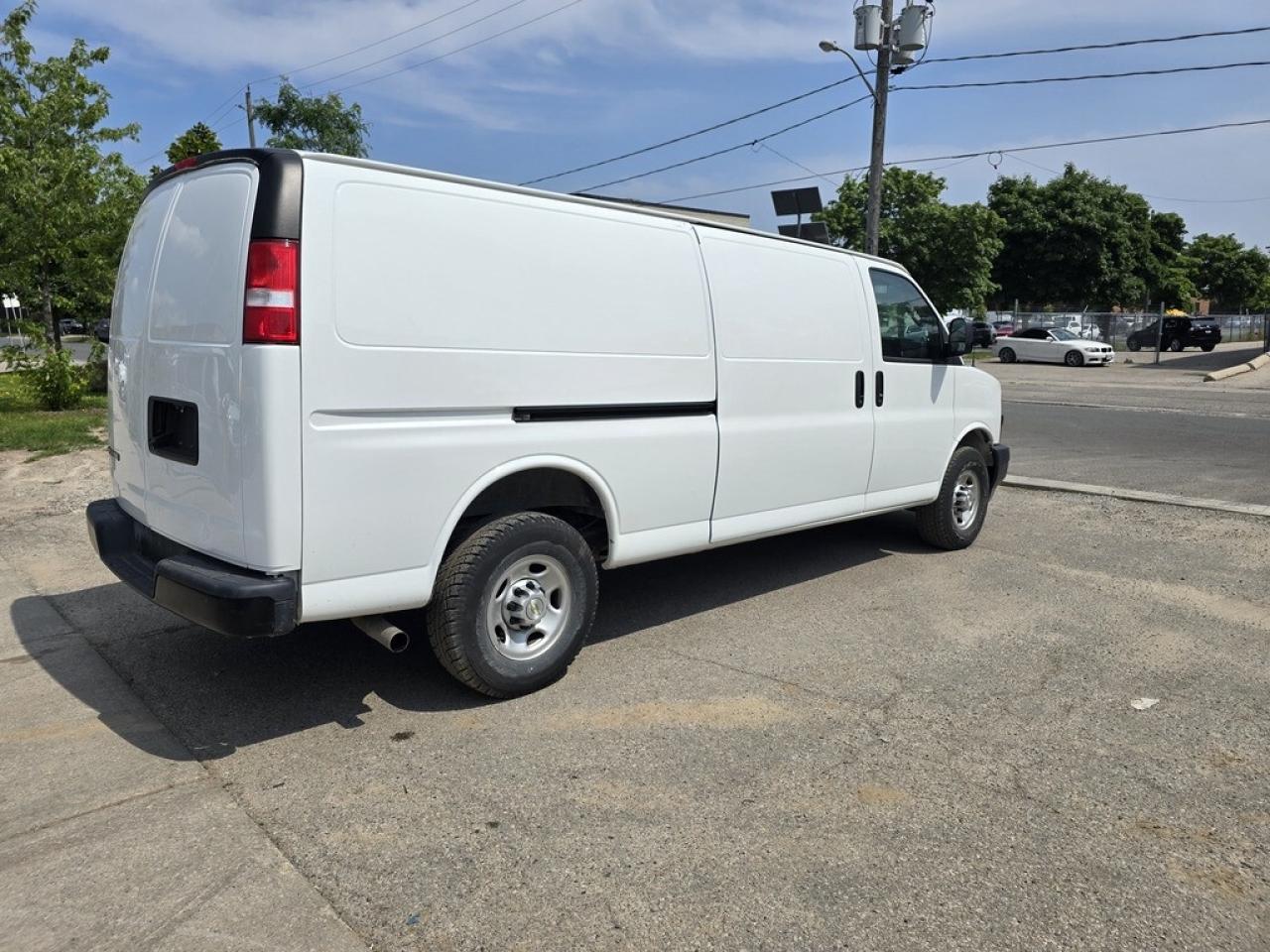 2023 Chevrolet Express 155WB EXTENDED - V6 Gas - Cruise/Btooth/REVERSE CA Photo