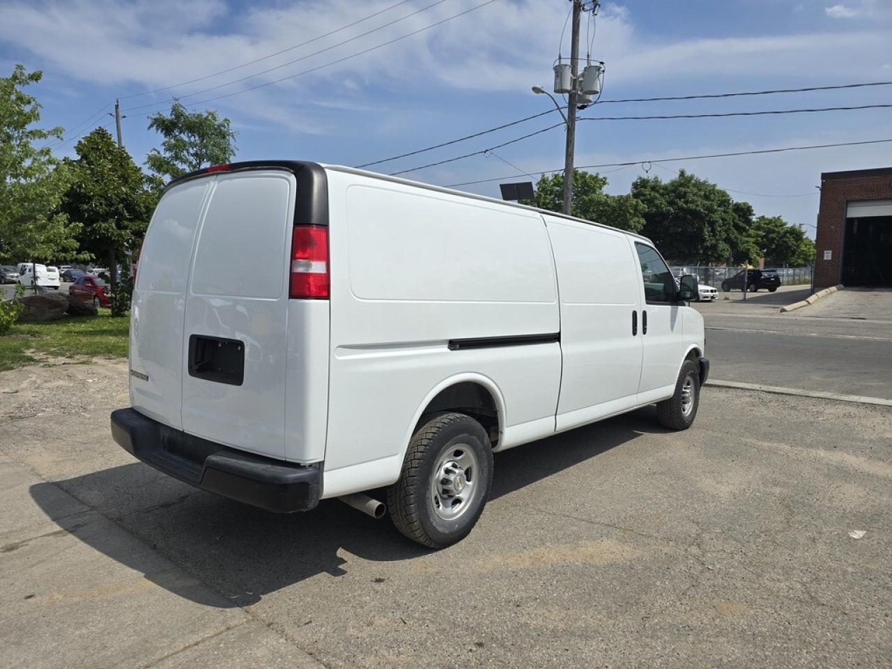 2023 Chevrolet Express 155WB EXTENDED - V6 Gas - Cruise/Btooth/REVERSE CA Photo
