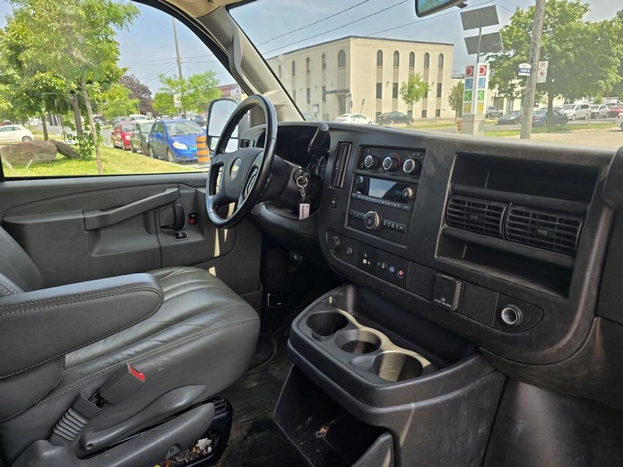 2023 Chevrolet Express 155WB EXTENDED - V6 Gas - Cruise/Btooth/REVERSE CA Photo