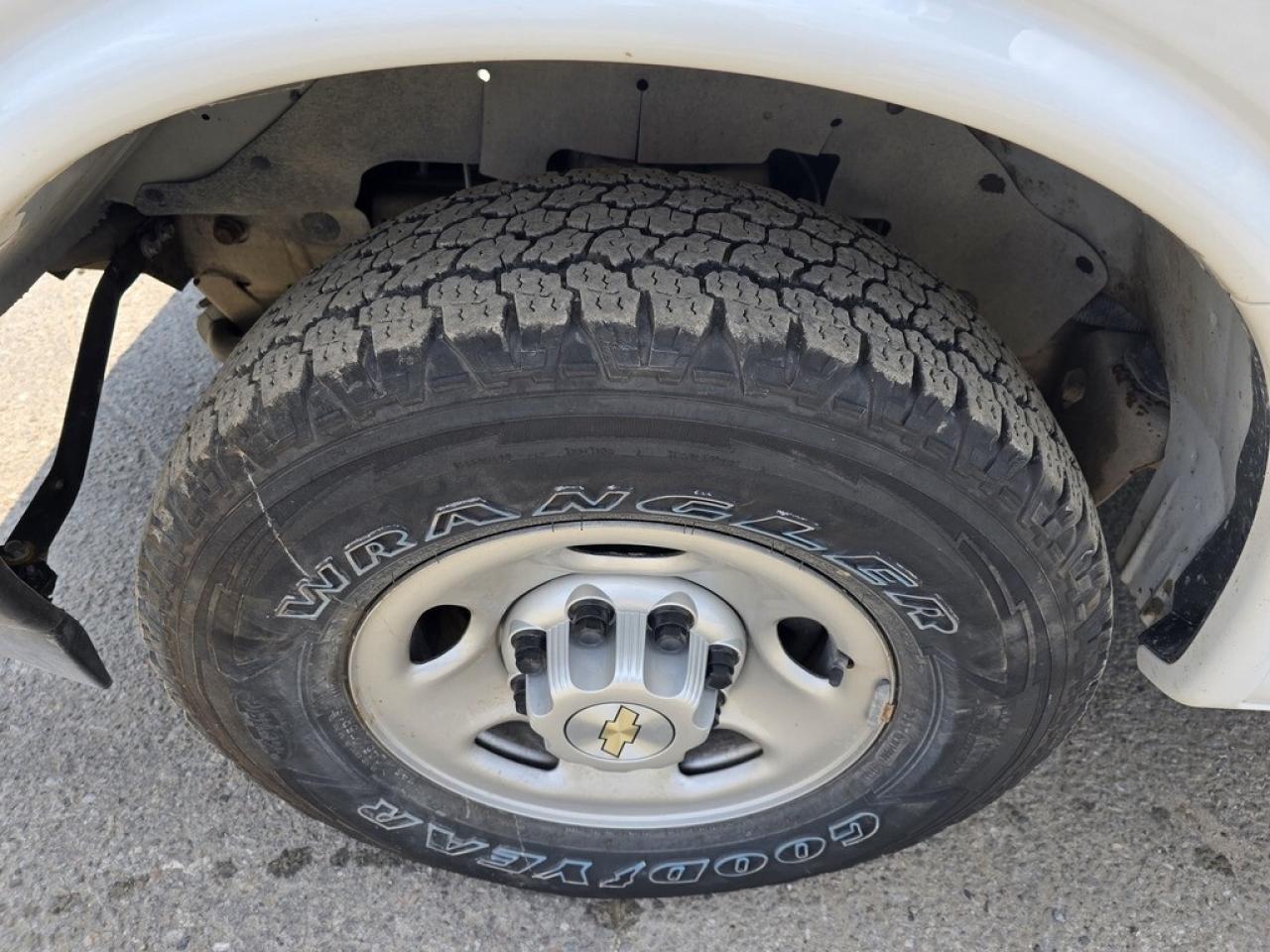 2023 Chevrolet Express 155WB EXTENDED - V6 Gas - Cruise/Btooth/REVERSE CA Photo