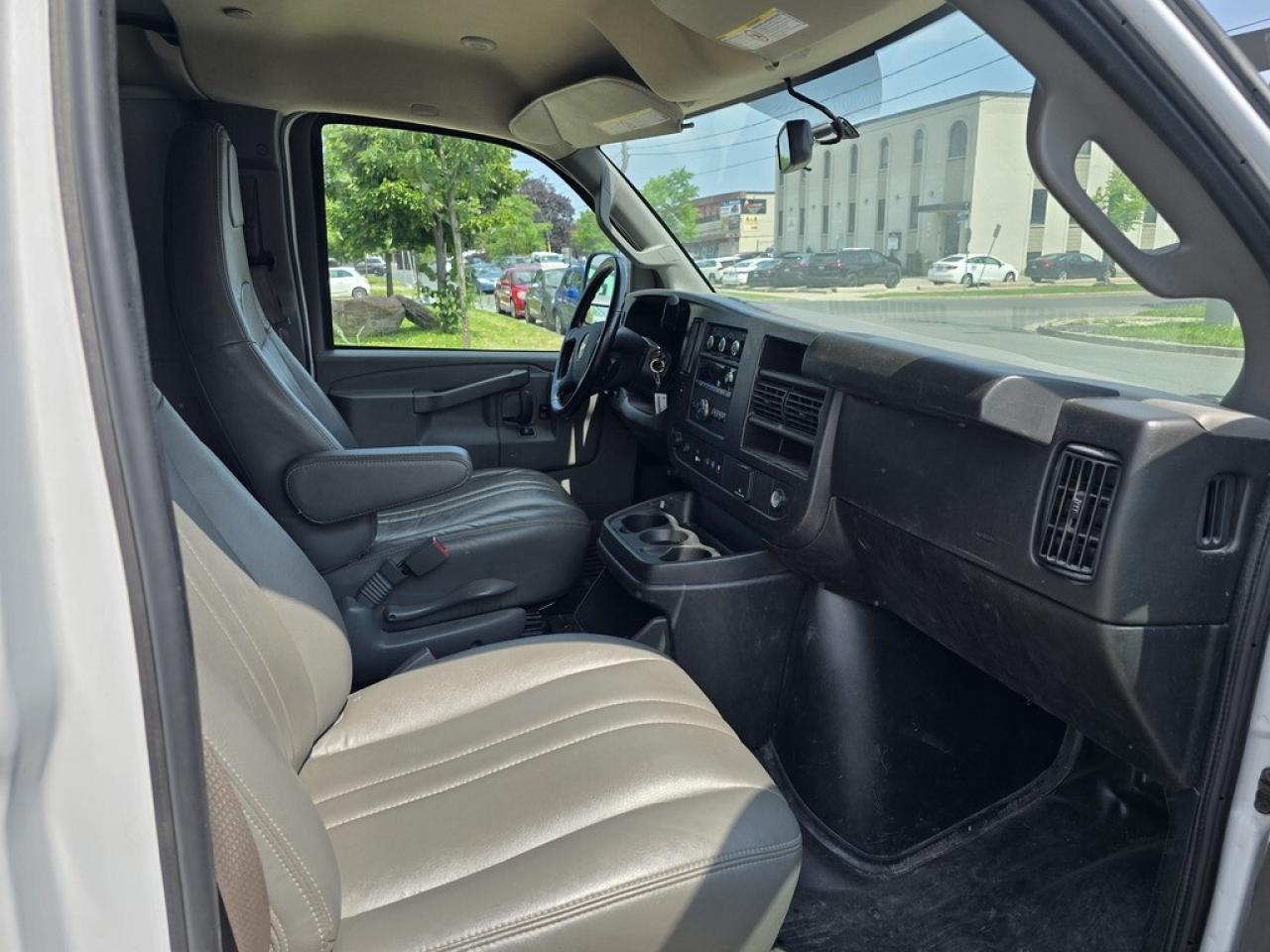 2023 Chevrolet Express 155WB EXTENDED - V6 Gas - Cruise/Btooth/REVERSE CA Photo