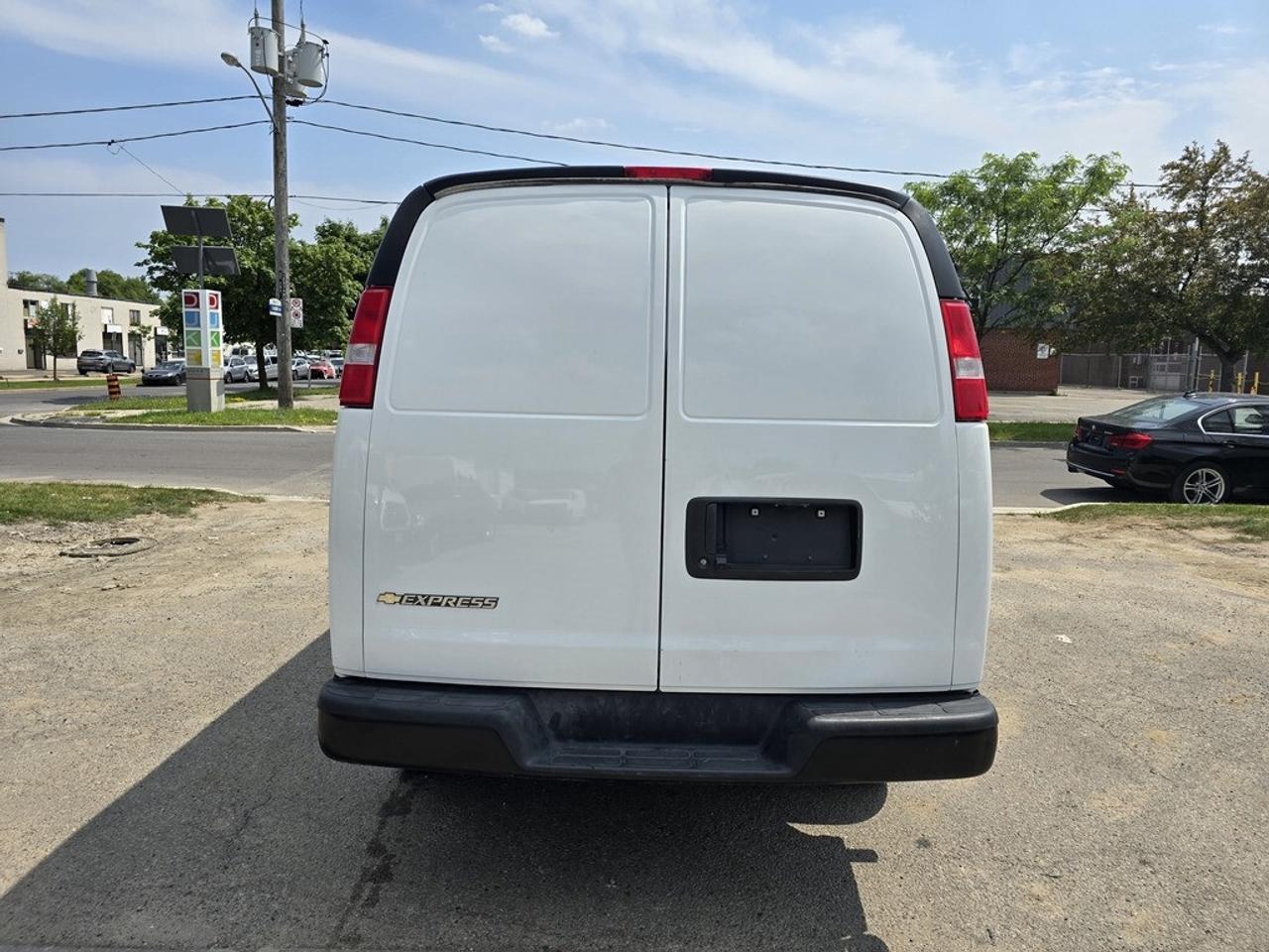 2023 Chevrolet Express 155WB EXTENDED - V6 Gas - Cruise/Btooth/REVERSE CA Photo