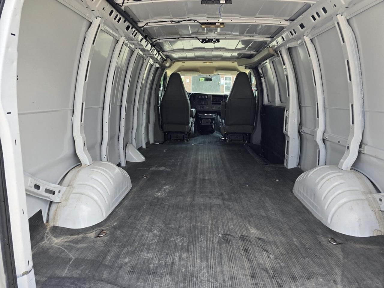 2023 Chevrolet Express 155WB EXTENDED - V6 Gas - Cruise/Btooth/REVERSE CA Photo