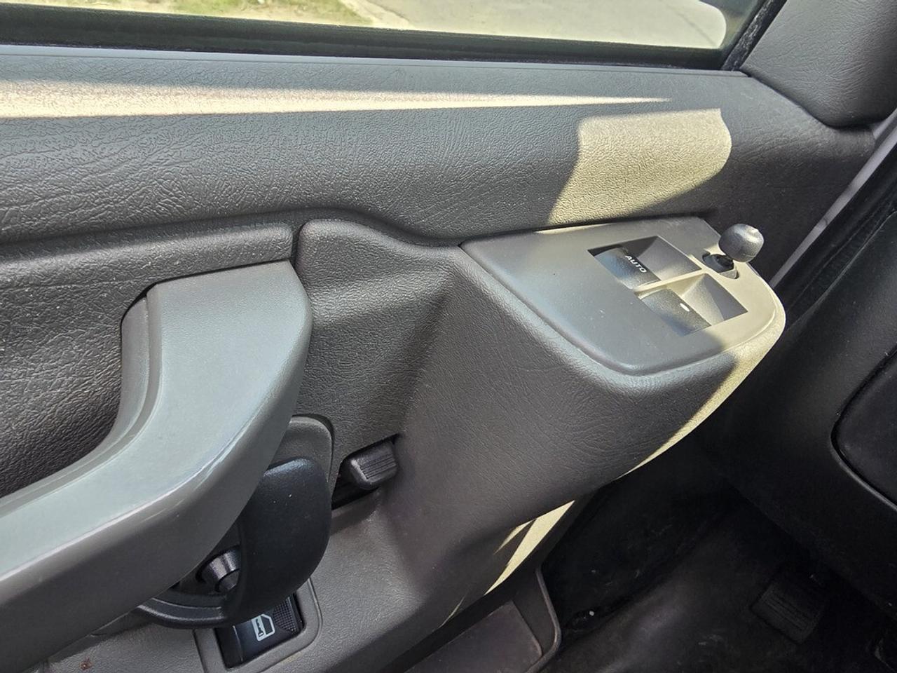 2023 Chevrolet Express 155WB EXTENDED - V6 Gas - Cruise/Btooth/REVERSE CA Photo