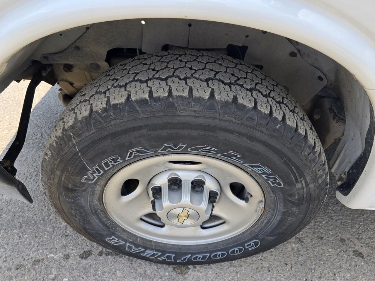 2023 Chevrolet Express 155WB EXTENDED - V6 Gas - Cruise/Btooth/REVERSE CA Photo